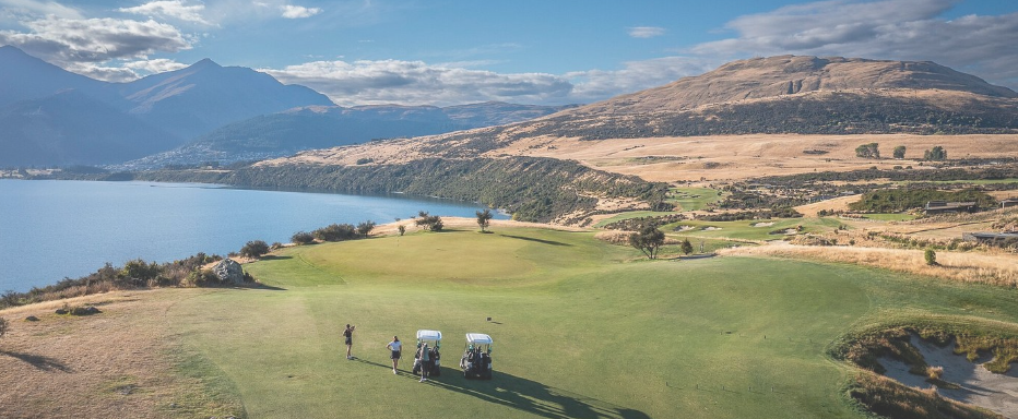. Framed by the Remarkables mountain range and Lake Wakatipu, it features an 18-hole championship golf course, over 25 km of trails, and a growing alpine village.
