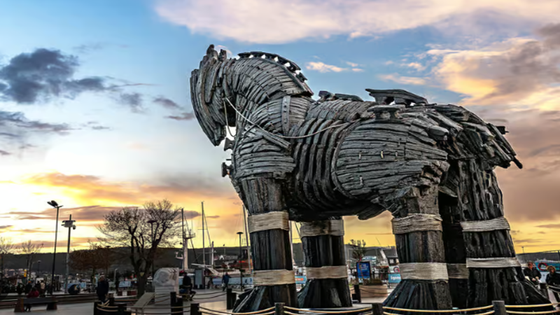 Dardanelles Strait links the Aegean and Marmara and carries deep WWI history. Ride the Çanakkale–Eceabat ferry past Kilitbahir and Çimenlik forts, watch giant ships slip by, and, if you can, catch sunset.