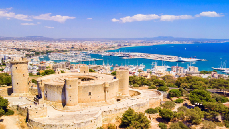 Palma de Mallorca is a major vacation destination that has a rich cultural heritage inherited from the communities of Romans