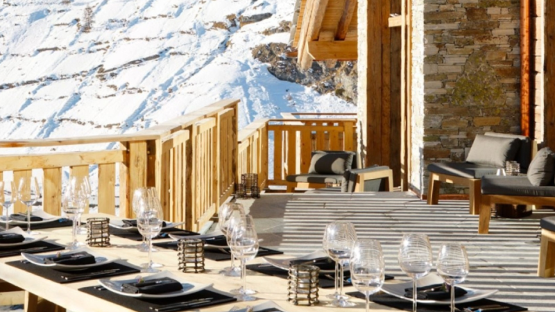 Alpine Sanctuary: Prime Ski-in/Ski-out Chalet in Zermatt